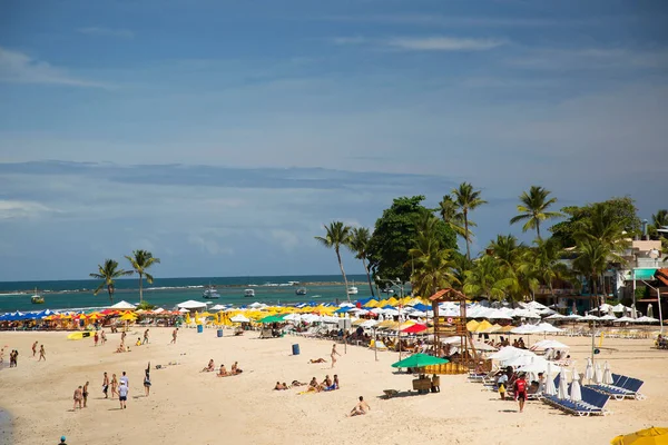 Public Beach Scene People Sunlight — Stock Photo, Image