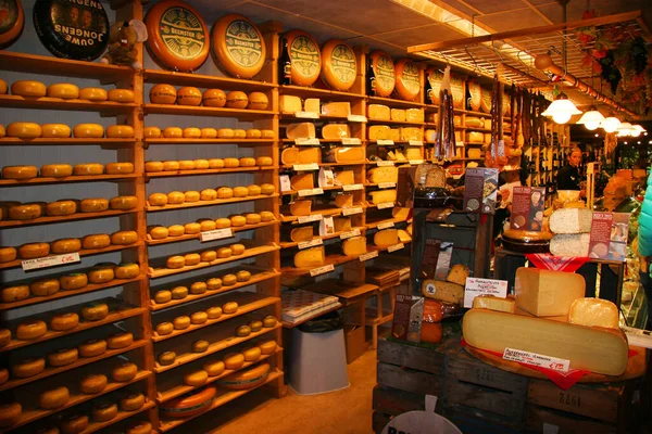 전통적 치즈가게 — 스톡 사진