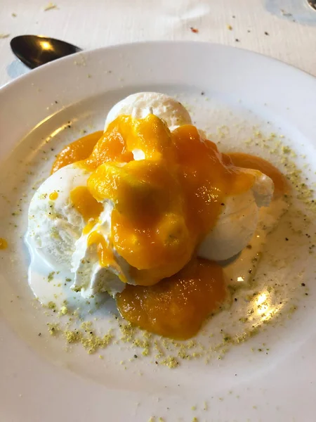 Mango tatlısının mutfak fotoğrafı.