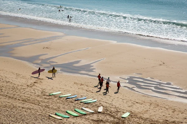 Ludzie Korzystający Plaży Wybrzeżu Oceanu Atlantyckiego — Zdjęcie stockowe