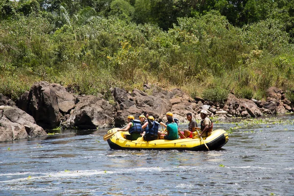 Grupp Människor Forsränning Floden Resor Skott — Stockfoto