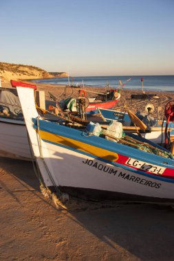 Sahilde balıkçı tekneleri