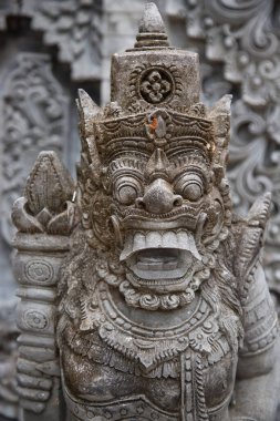 Bir tapınağın ya da dini bir yerin girişi için Balili Hindu mitolojik tasviri, figürü ve heykeli