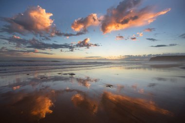 Denizde güzel bir gün batımı