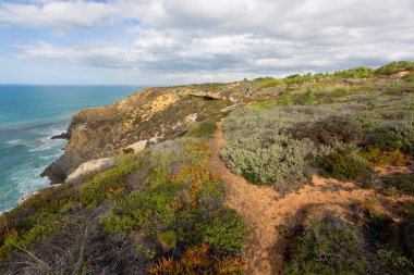 Güzel kayalık deniz manzarası