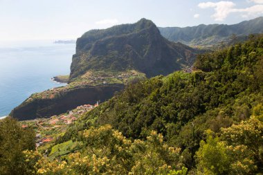 Akdeniz 'deki güzel körfezin manzarası.