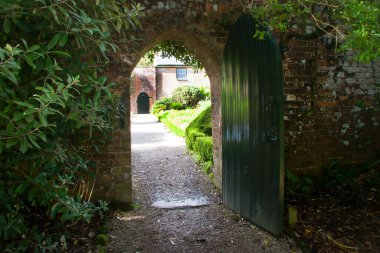 Şehrin eski kapısı.