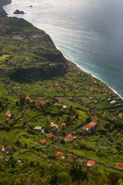 Deniz kıyısının güzel manzarası