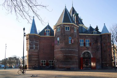 Malların doğru boyutunu (denge veya ölçeğini) ölçmek için tarihi hükümet binası