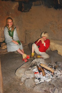  Antik kültür festivali, orta çağ yaşamı, orta çağda nasıl yaşandığını gösteren kostümlü insanlar.