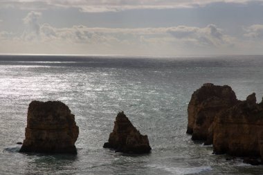 Güzel kayalık deniz manzarası