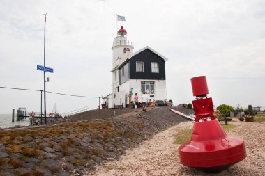 Sahildeki deniz feneri