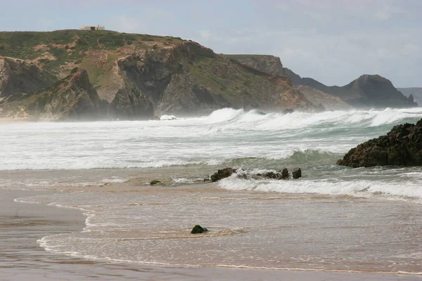 Deniz kıyısının güzel manzarası