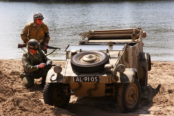 Simulated Battle Wars Historical Costumes Old Cars — Stock Photo, Image