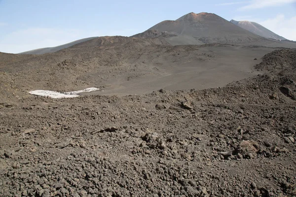高山平原上的火山谷景观 — 图库照片