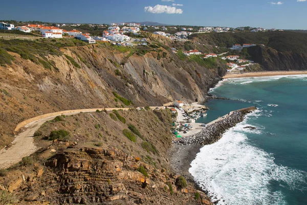 Portekiz 'in batı kıyısındaki güzel deniz manzarası