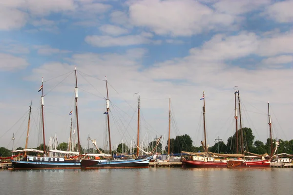 Das Alte Hölzerne Segelboot Auf Dem Wasser Den Niederlanden — Stockfoto