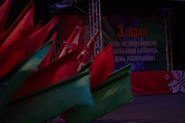 3rd July. Minsk, Belarus. Preparation of scene at the morning in Gorky park at independence day — Foto de Stock