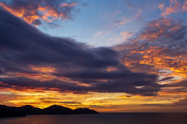 Răsărit Soare Portocaliu Orașul Tropical Plajă Batu Ferringhi Penang Malaezia — Fotografie, imagine de stoc