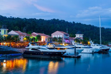 Langkawi, resmî adıyla Langkawi, Malezya 'nın kuzeybatısında, Andaman Denizi' nin yaklaşık 30 km açığında yer alan bir takımada. Bu adalar Kedah eyaletinin bir parçasıdır. 