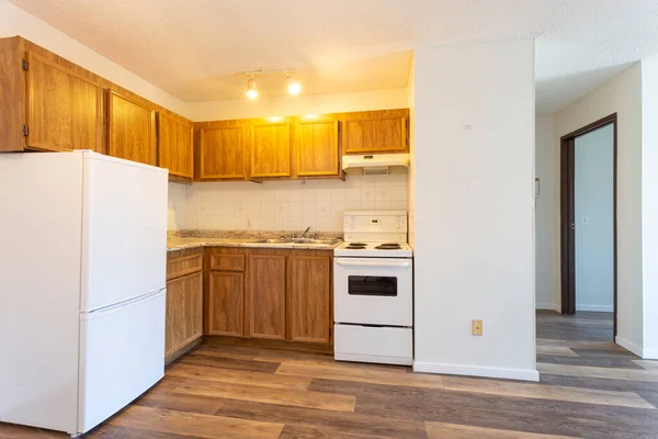 Empty Vacant Rental Apartment Property New Hardwood Laminate Floors White — Stock Photo, Image