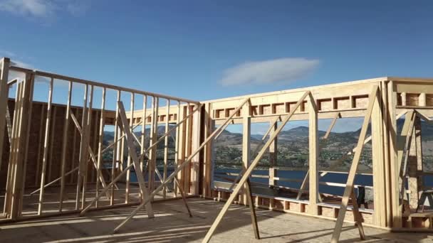 Construção Casa Quadro Madeira Usando 2X4 Estrutura Parafuso Prisioneiro Madeira — Vídeo de Stock