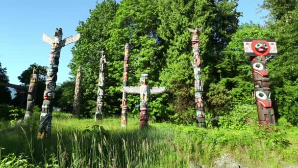 Första Nationernas Totempålar Vid Brockton Point Stanley Park Vancouver British — Stockvideo