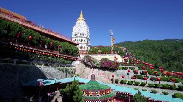 开洛寺为中国新年装饰了中国纸灯笼 Kek Lok Si寺位于马来西亚槟城Georgetown附近 — 图库视频影像