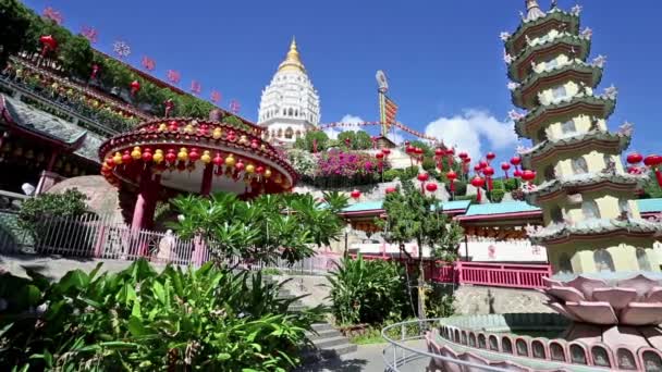 开洛寺为中国新年装饰了中国纸灯笼 Kek Lok Si寺位于马来西亚槟城Georgetown附近 — 图库视频影像