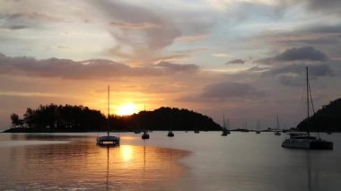 Langkawi, resmî adıyla Langkawi, Andaman Denizi 'nde yer alan bir takımadalardır.