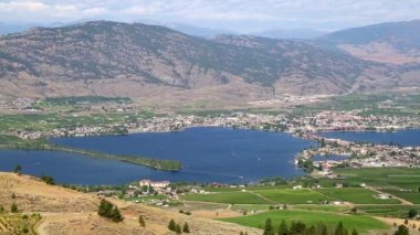 Okanagan Vadisi 'ndeki Osoyoos, Haynes Point İl Parkı ve Osoyoos Gölü, British Columbia, Kanada.