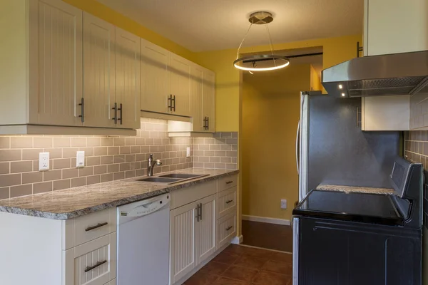 New Renovation Apartment Rental Kitchen New Appliances Modern Condo House — Stock Photo, Image