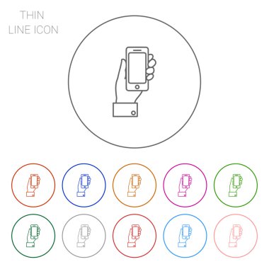 El ele tutuşan akıllı telefon.