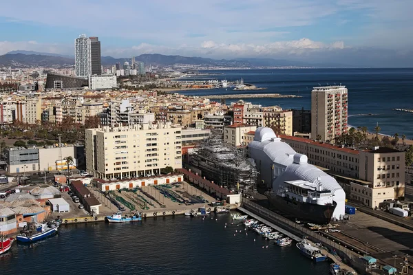 BARCELONA, ESPAÑA. ENERO 02, 2016. Vista aérea del Puerto de Barcelona en el soleado día de invierno —  Fotos de Stock