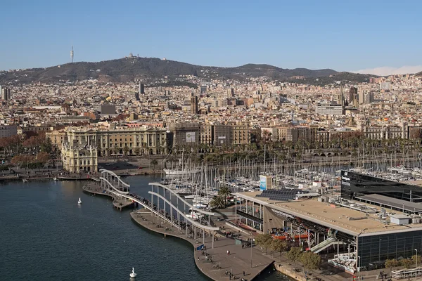 BARCELONA, ESPAÑA. ENERO 02, 2016. Vista aérea del Puerto de Barcelona en el soleado día de invierno —  Fotos de Stock