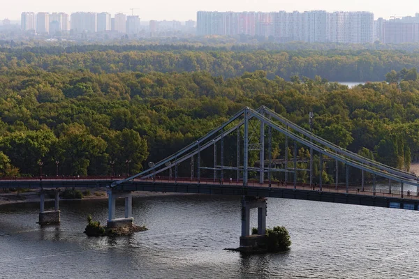 Landschappelijk Uitzicht Vanuit Herfst Rivier Dnjepr Met Voetgangersbrug Naar Het — Stockfoto