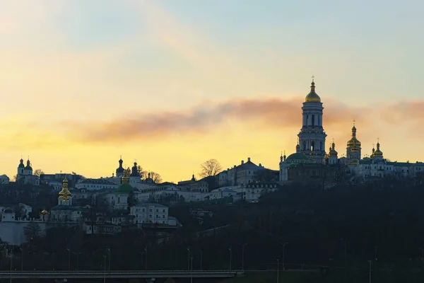 Vista Panorâmica Paisagem Inverno Das Famosas Colinas Kiev Contra Céu — Fotografia de Stock