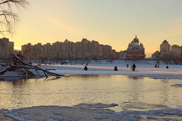 Fishermen Fishing Frozen Part Dnieper River Scenic Winter Landscape Obolon — Stock Photo, Image