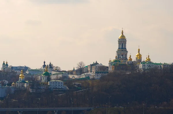Vista Panorâmica Primavera Das Colinas Kiev Contra Céu Azul Paisagem — Fotografia de Stock