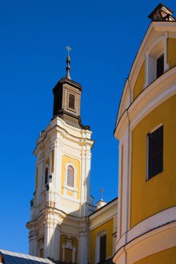 Loyola ve Stanislaus Kostka Kilisesi 'nden (eski Cizvit Koleji) Antik Aziz Ignatius. Pawel Gizycki tarafından tasarlanan ve 1731-1745 yılları arasında inşa edilen Cizvit Katolik Kilisesi. Kremenetler, Ukrayna.