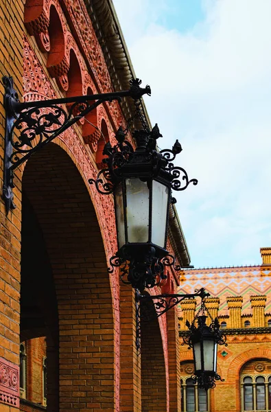 Two Vintage Lanterns Brick Wall Residence Bukovinian Dalmatian Metropolitans Chernivtsi — Stock Photo, Image