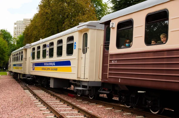 Kyiv Ukraine August 2021 Children Train Passes Station People Look — Stock Photo, Image