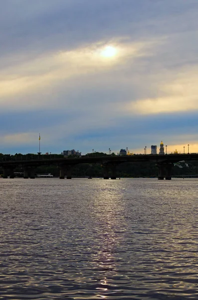 Bewölkte Landschaft Von Kiew Schlechtes Wetter Stadtbild Paton Brücke Über — Stockfoto