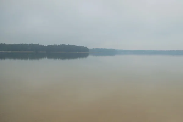 Reggeli köd a tavon. Ősz (Pisochne ozero, Ukrajna) — Stock Fotó