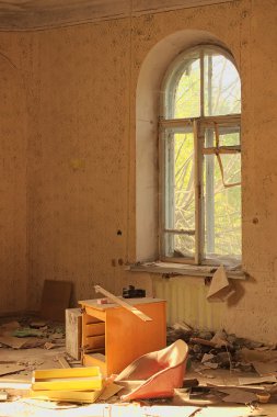 Terk edilmiş bir evde oda