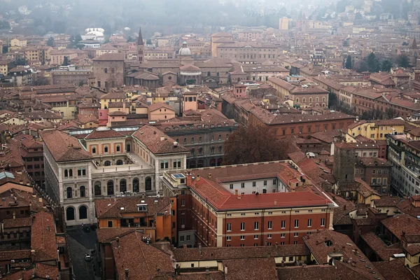 Vue depuis la tour du centre historique de Bologne (Italie) ) — Photo