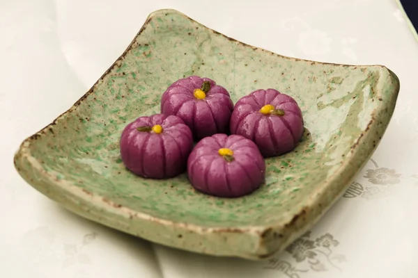 Sakura mochi na desce — Stock fotografie