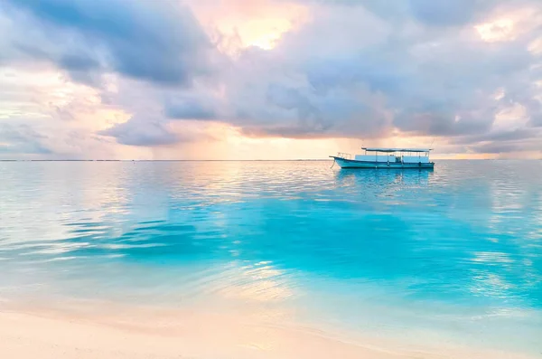 Beautiful Natural Landscape Coast Tropical Beach Boat Ocean Sunset Beautiful — Stock Photo, Image