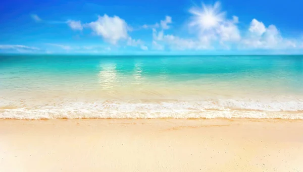 Hermosa Imagen Fondo Playa Tropical Luminoso Sol Verano Sobre Océano —  Fotos de Stock