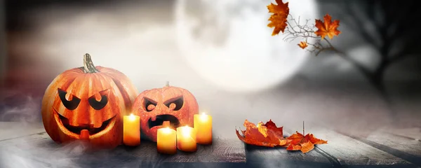 Belo Fundo Para Halloween Abóboras Brilhantes Velas Contra Fundo Noite — Fotografia de Stock